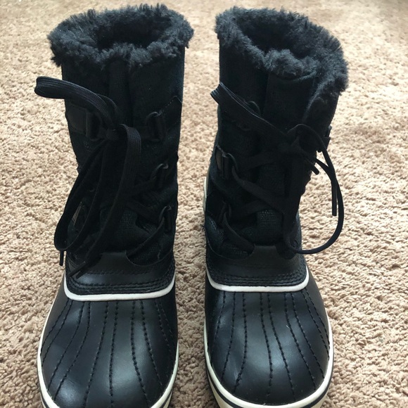 sorel black and white boots